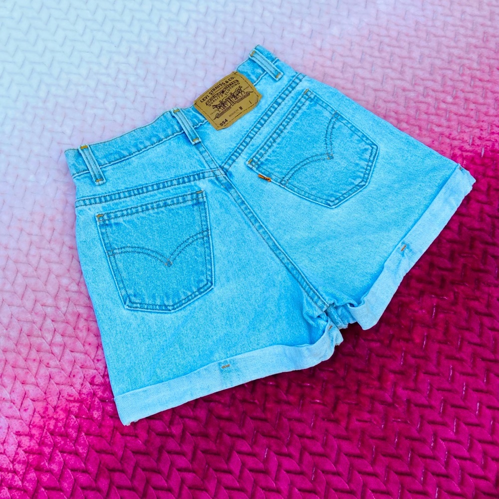 🌸🌺High waisted vintage Levi’s jean shorts